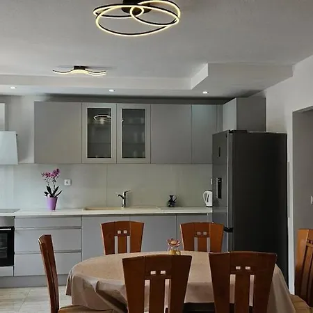 Bright And Beautiful House In Lejlighed