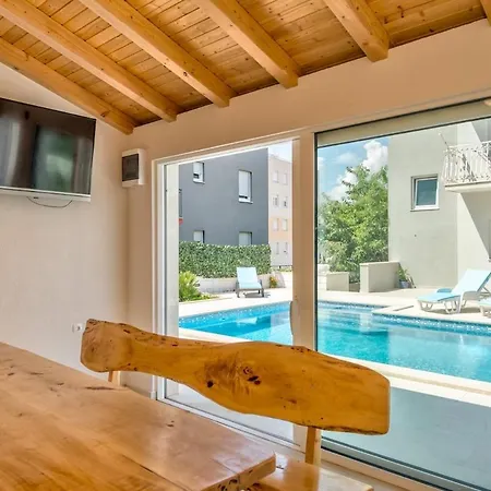 Lejlighed Bright And Beautiful House In *