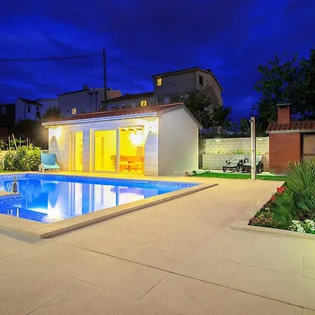 Bright And Beautiful House In *